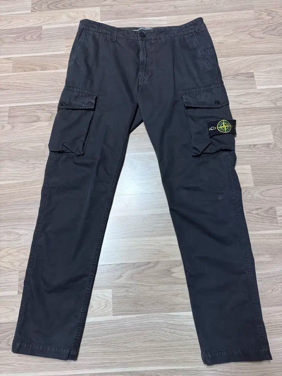 32 ストーンアイランド カーゴパンツ ブラック