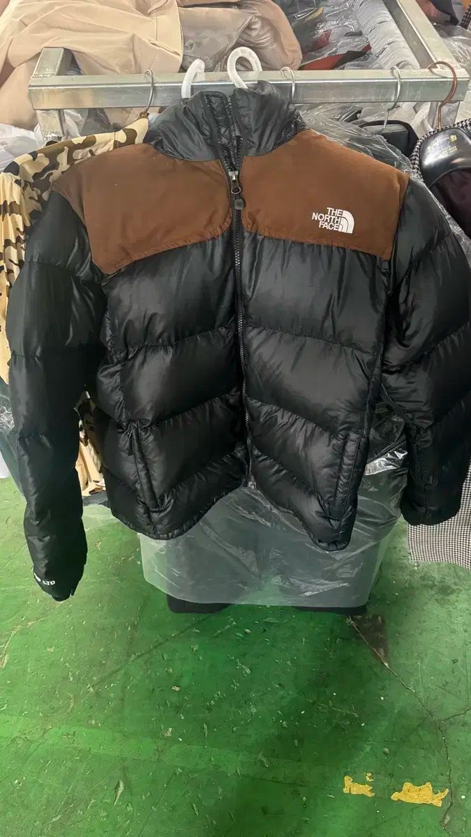 ザノースフェイス ブラック/ブラウン ダウン - メルカリ