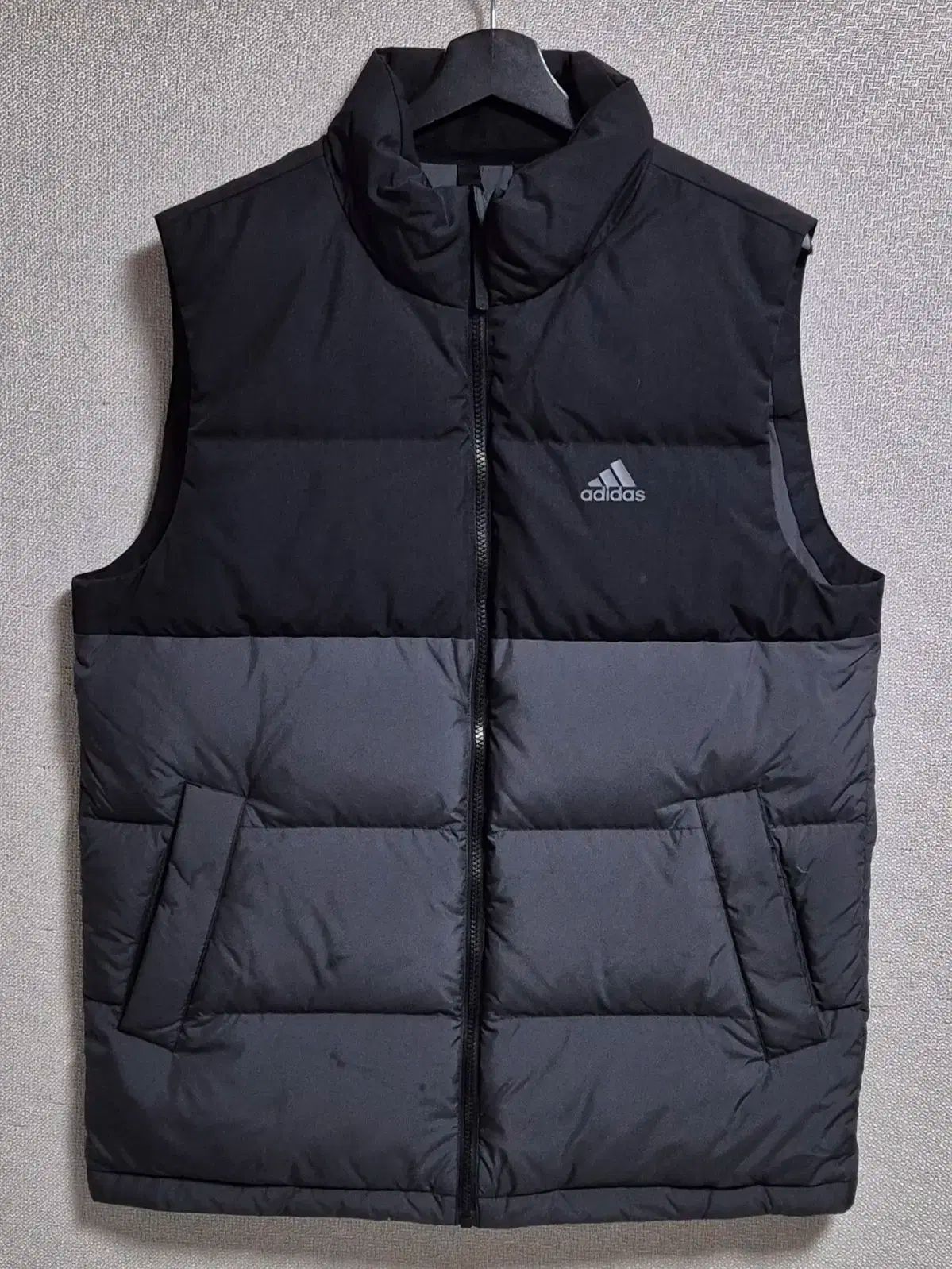 XL) アディダス ブラック+ダークグレー ダウンベスト - メルカリ