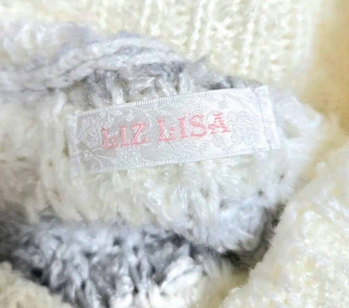 リズリサ タートルネック