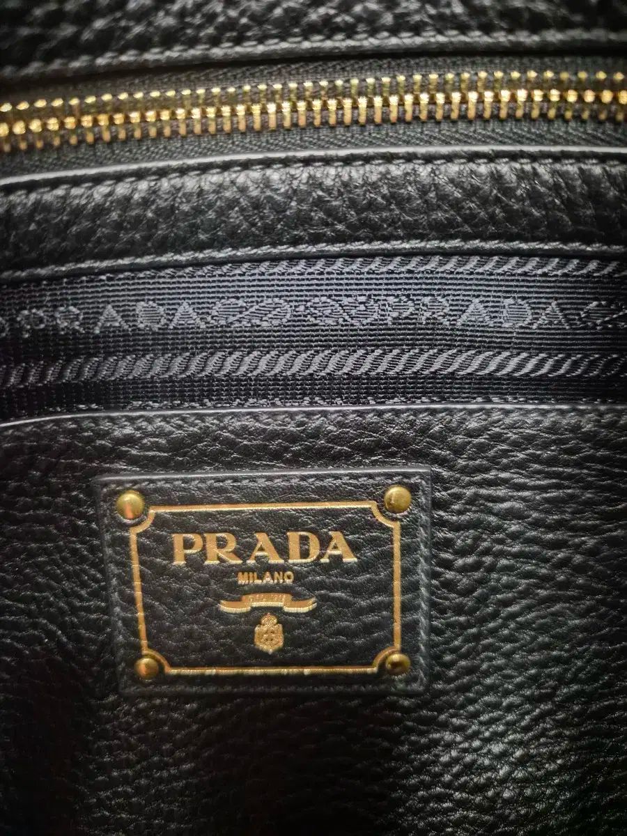 PRADA プラダ