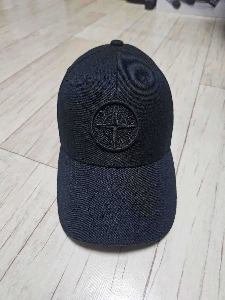 STONE ISLAND ストーンアイランド ベースボールキャップ ブラック ほぼ