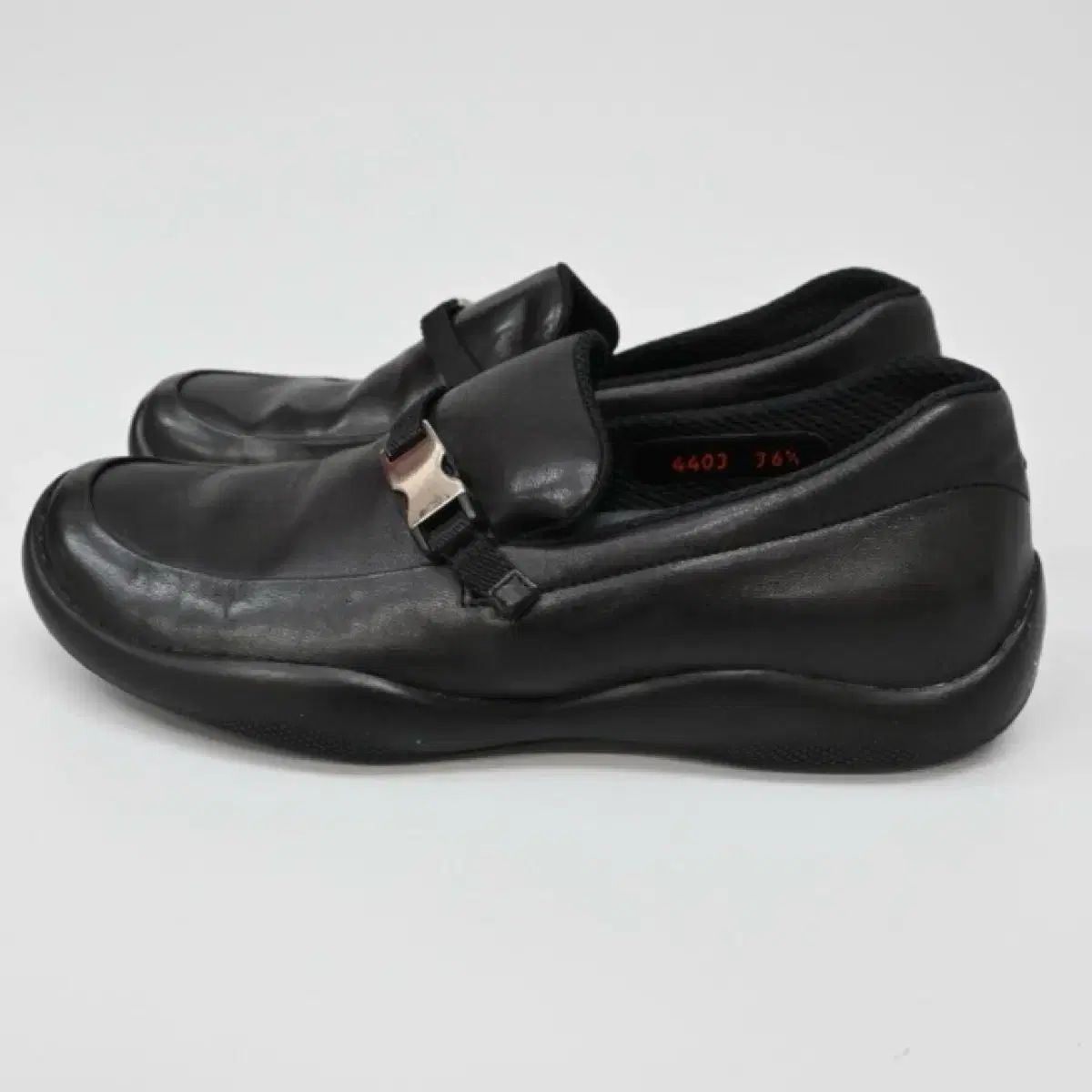 プラダ スポーツ バックル ローファー 235-240