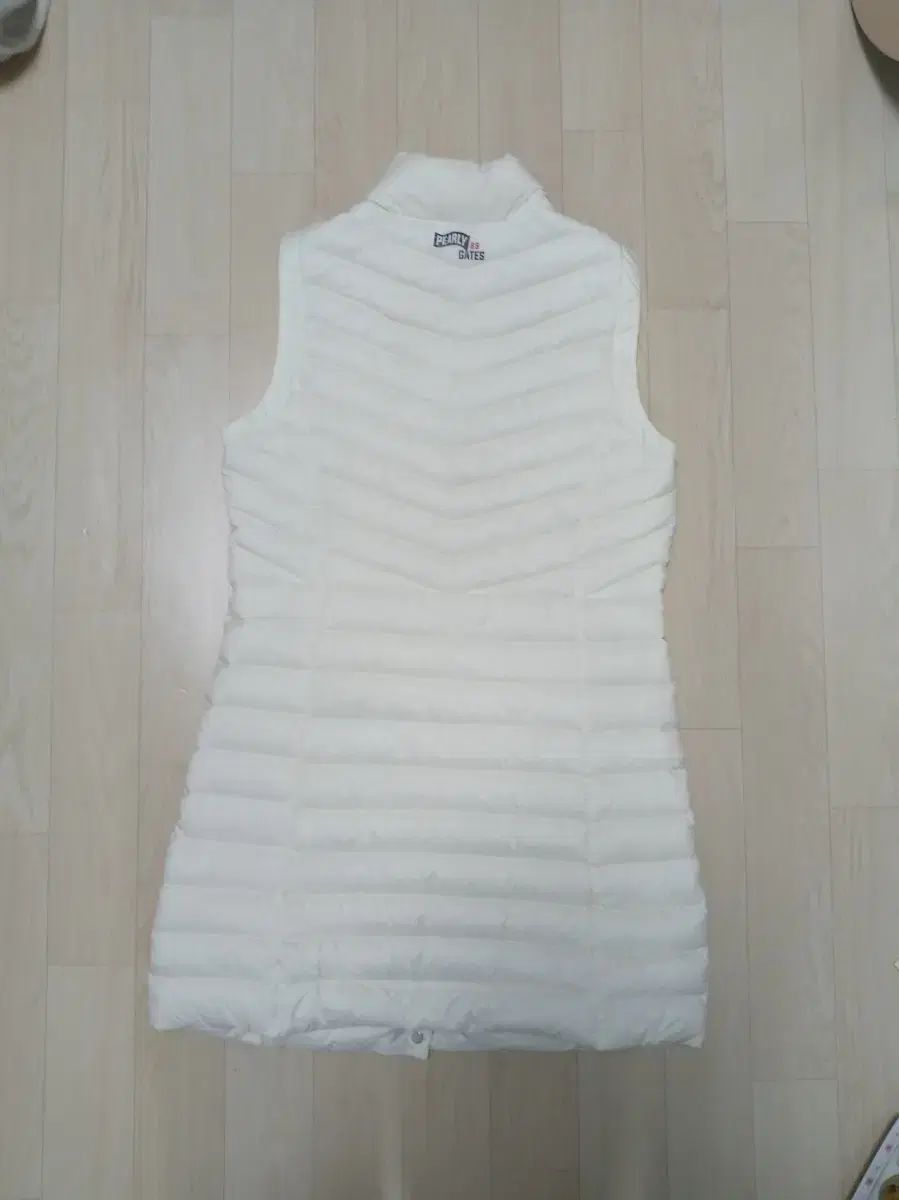 ベスト アイボリー