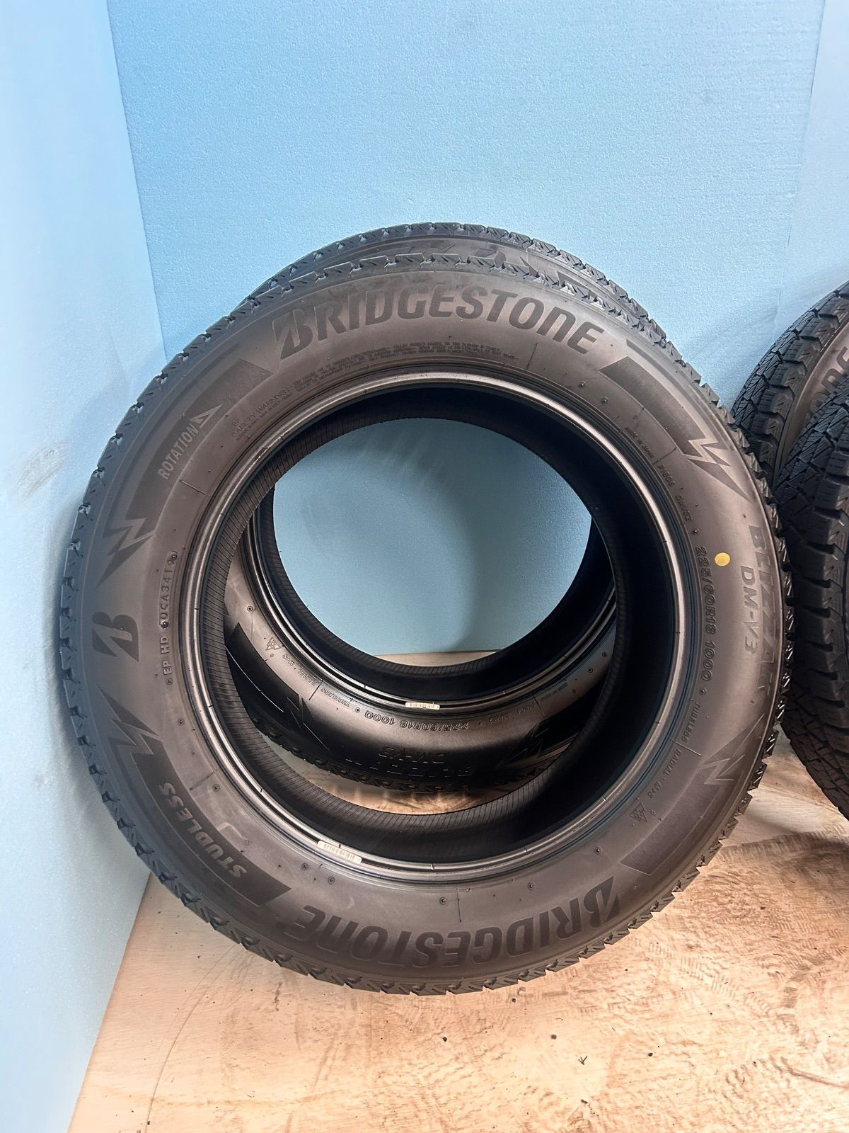 225 60 R 18 DM V 3 スタッドレス 18インチ 4本セット NO 13 y