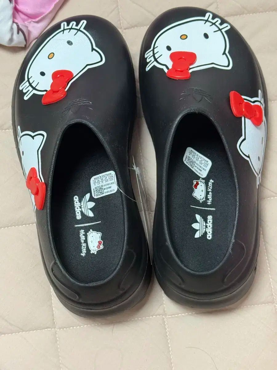 アディダス ハローキティ ミュール スリッパ 225