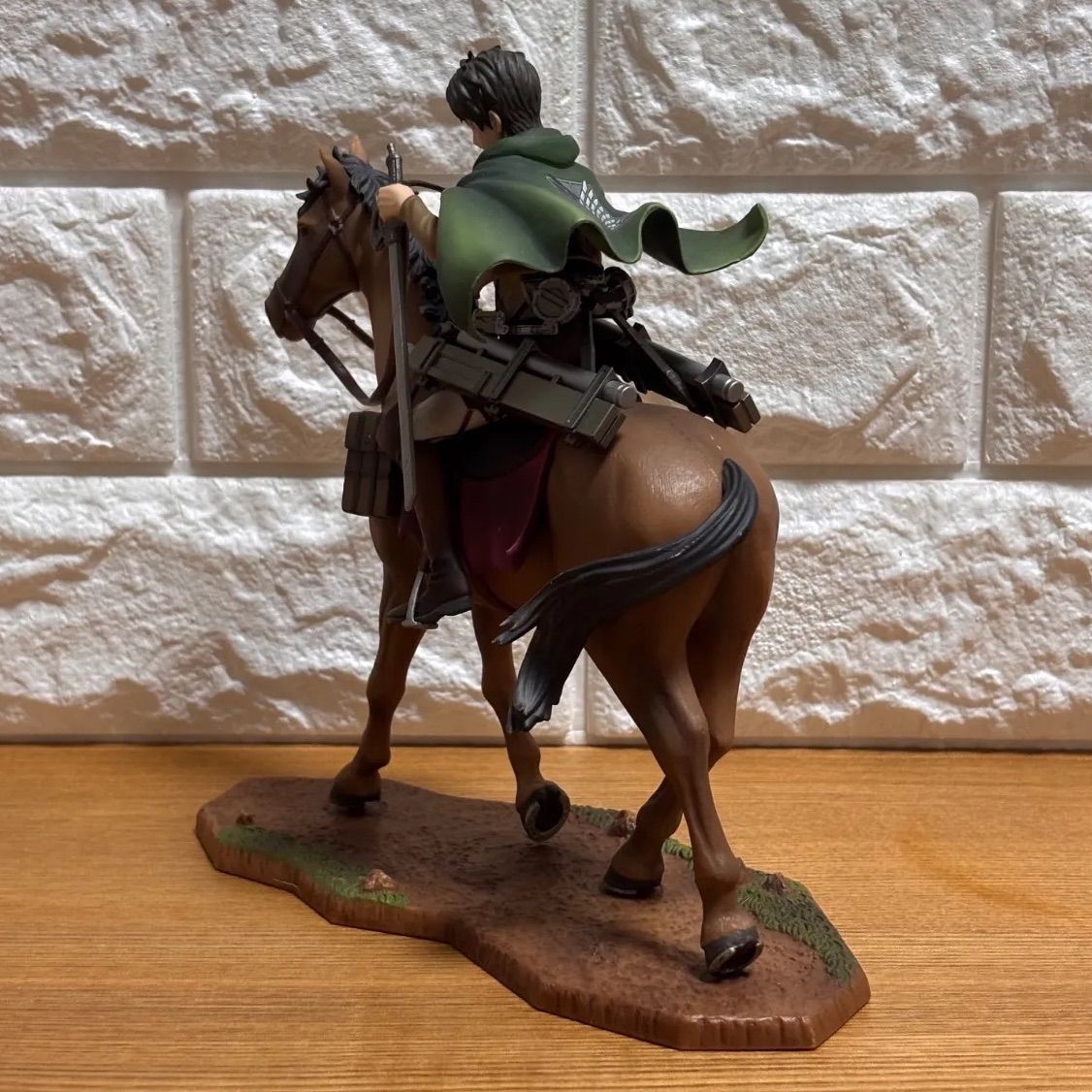 一番くじ 進撃の巨人 A賞 エレン騎馬フィギュア B賞 リヴァイ騎馬フィギュア 進撃の巨人」調査兵団テーマの一番くじ、エレンとリヴァイの騎馬