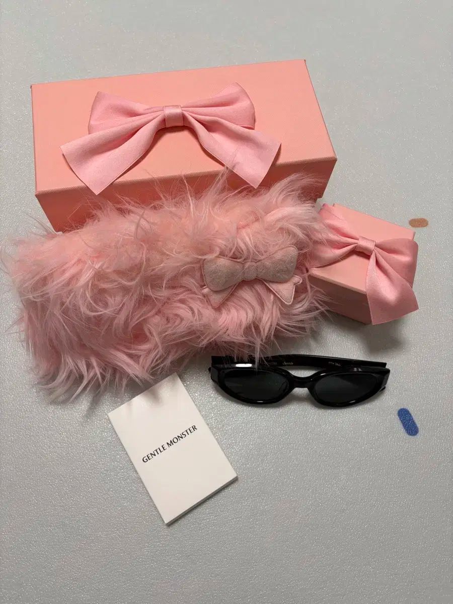 ジェントル MONSTER x ジェニ SALON FISH TAIL 01 ブラック グレー サングラス