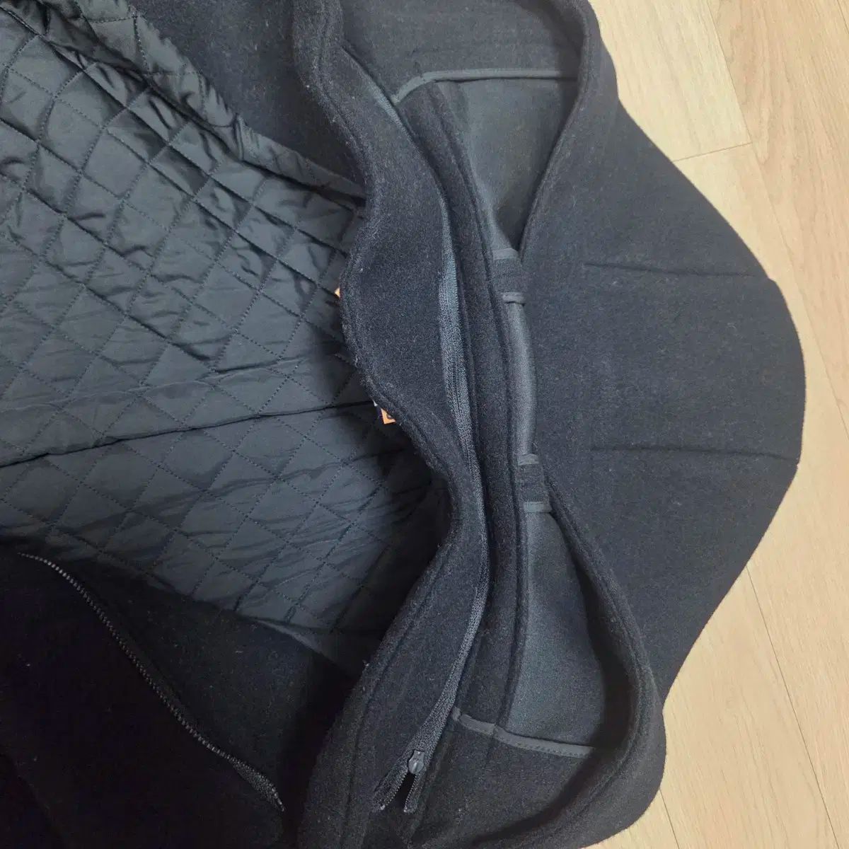 LACOSTE フード取り外し