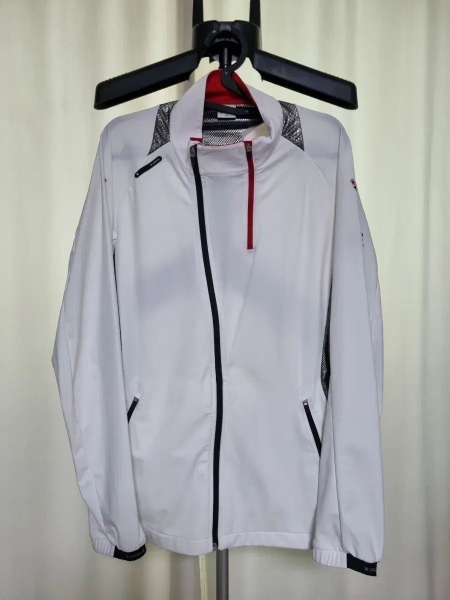 ワイドアングル ウィンドブレーカー