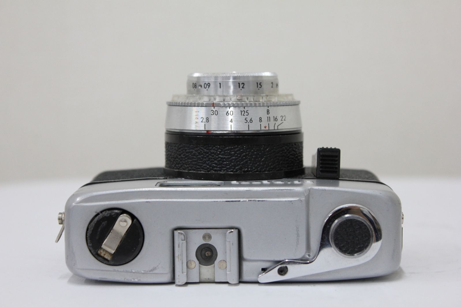 F2.8 コンパクトカメラ