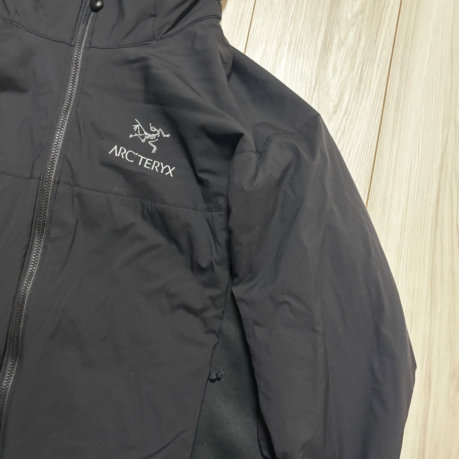 アークテリクス アトムLT メンズM 黒 ブラック コアロフト マウンテン