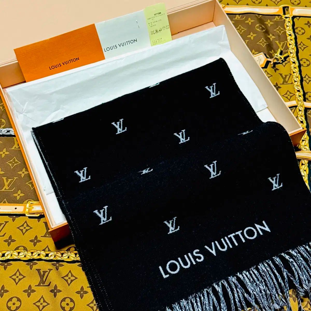 - -Louis Vuitton ルイヴィトン LV ブラ丸のままマフラー