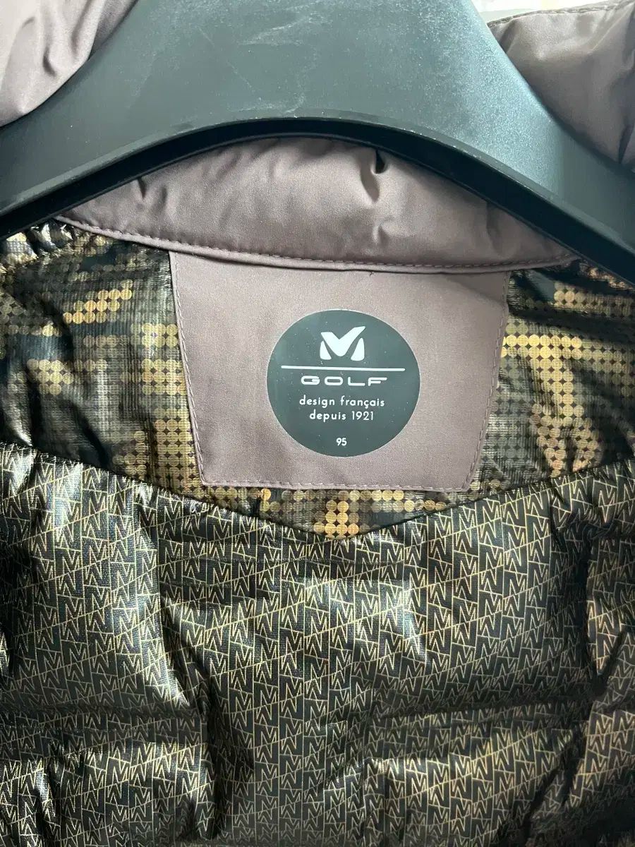 ダウンジャケット