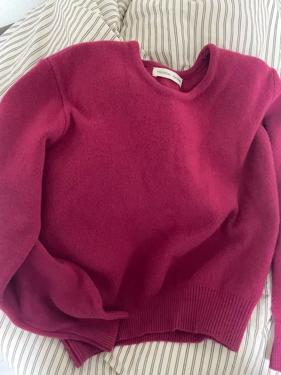 Basic Round Knit in Magenta ムンダル ラウンドネック ニット