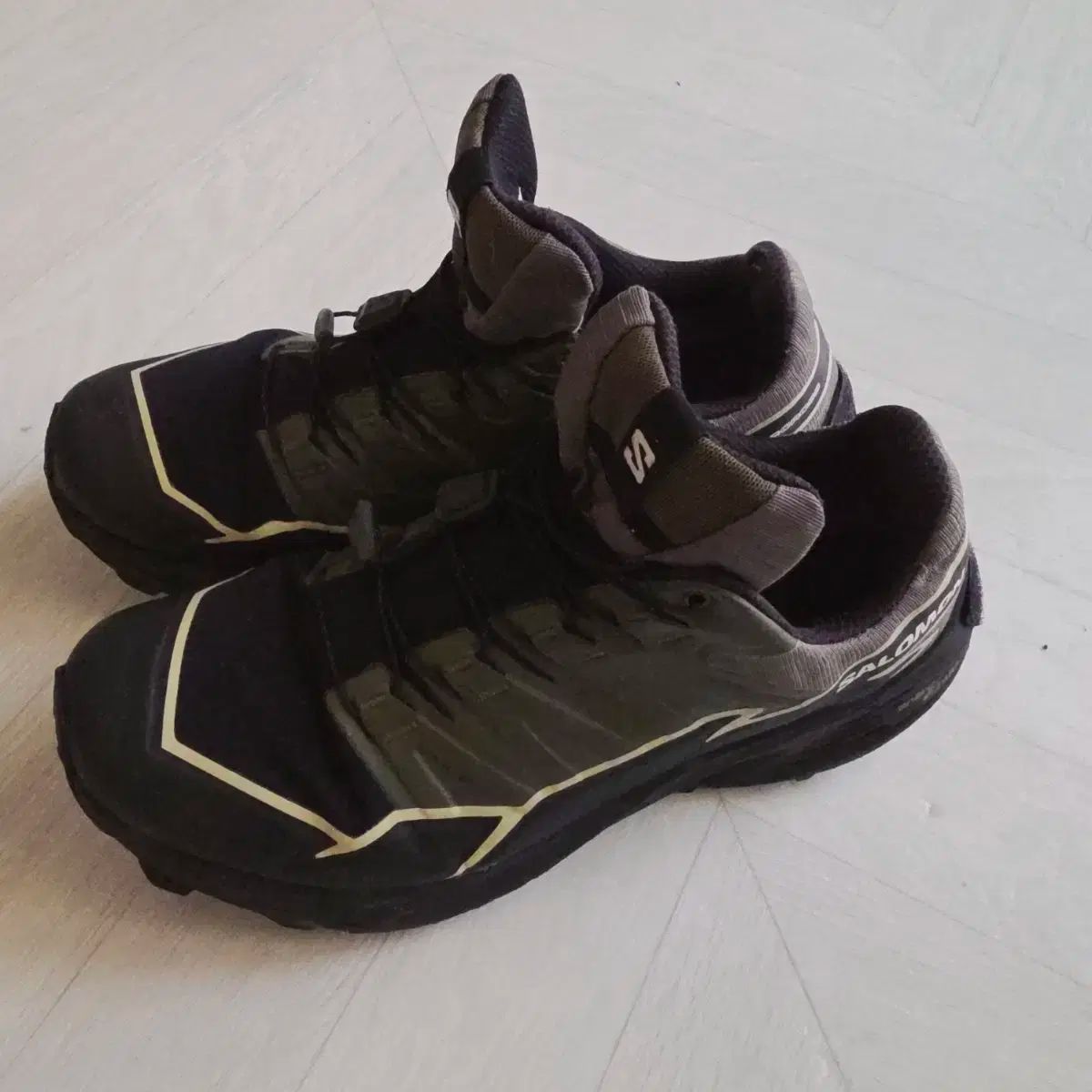 トレッキングシューズ