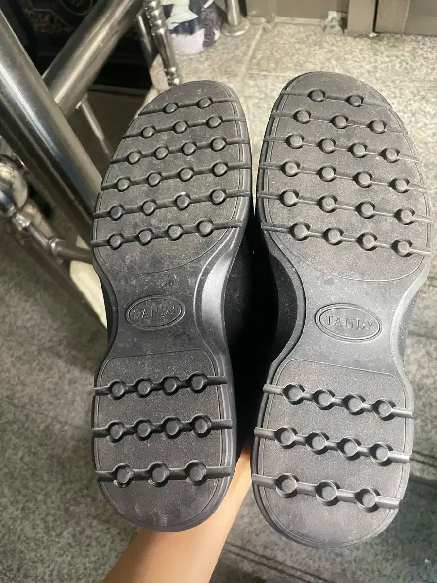 TANDY タンディ ブラック スウェード ローファー 260