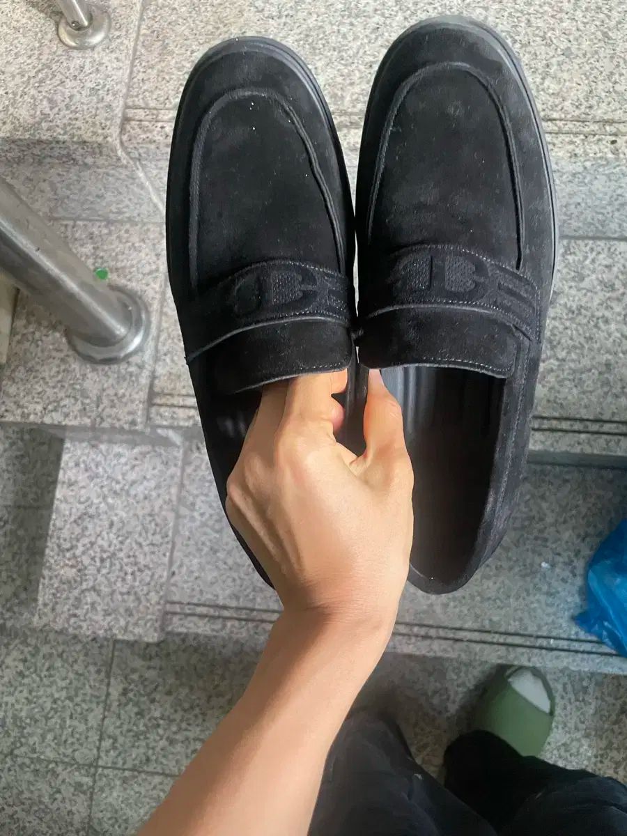 TANDY タンディ ブラック スウェード ローファー 260