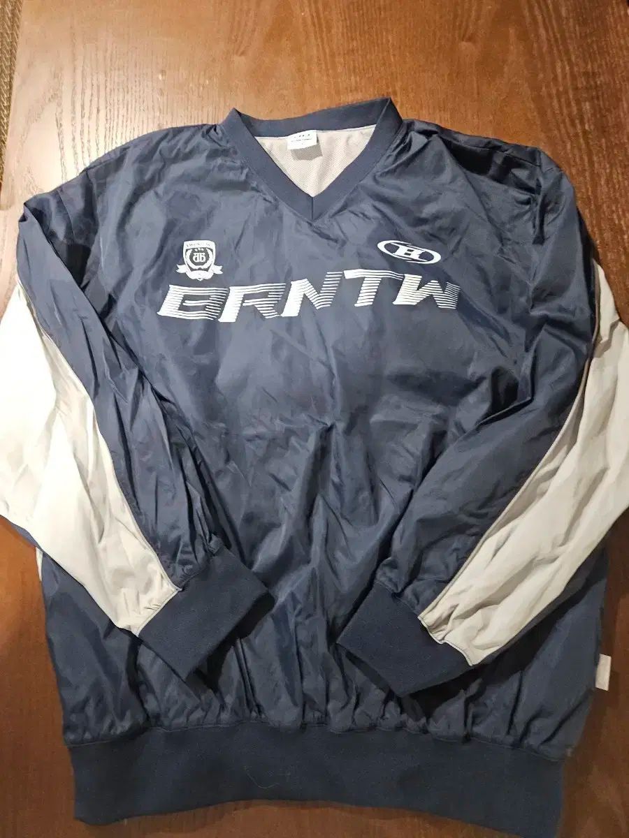 ボンドゥイン ネイビー ウィンドブレーカー Vネック 長袖Tシャツ 3 105