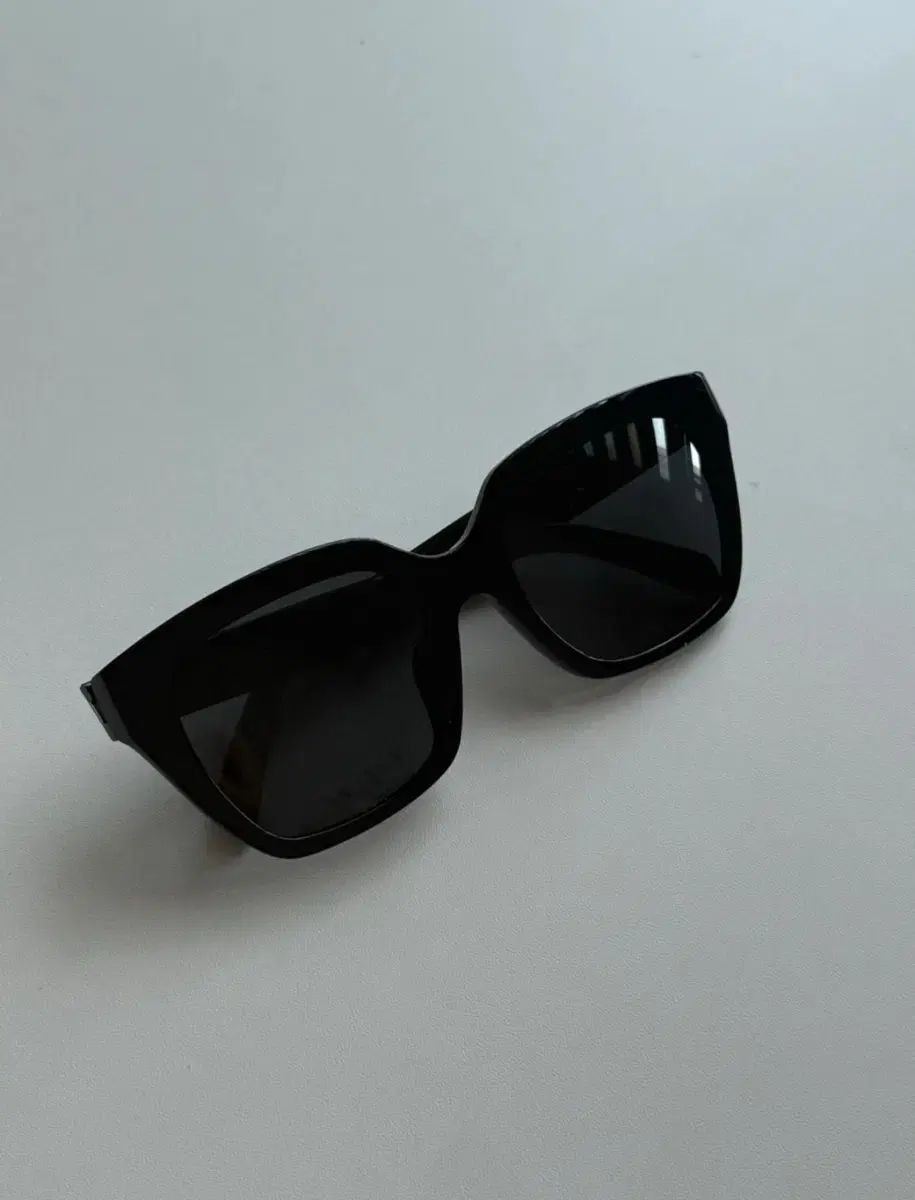 Celine セリーヌ ブラック サングラス