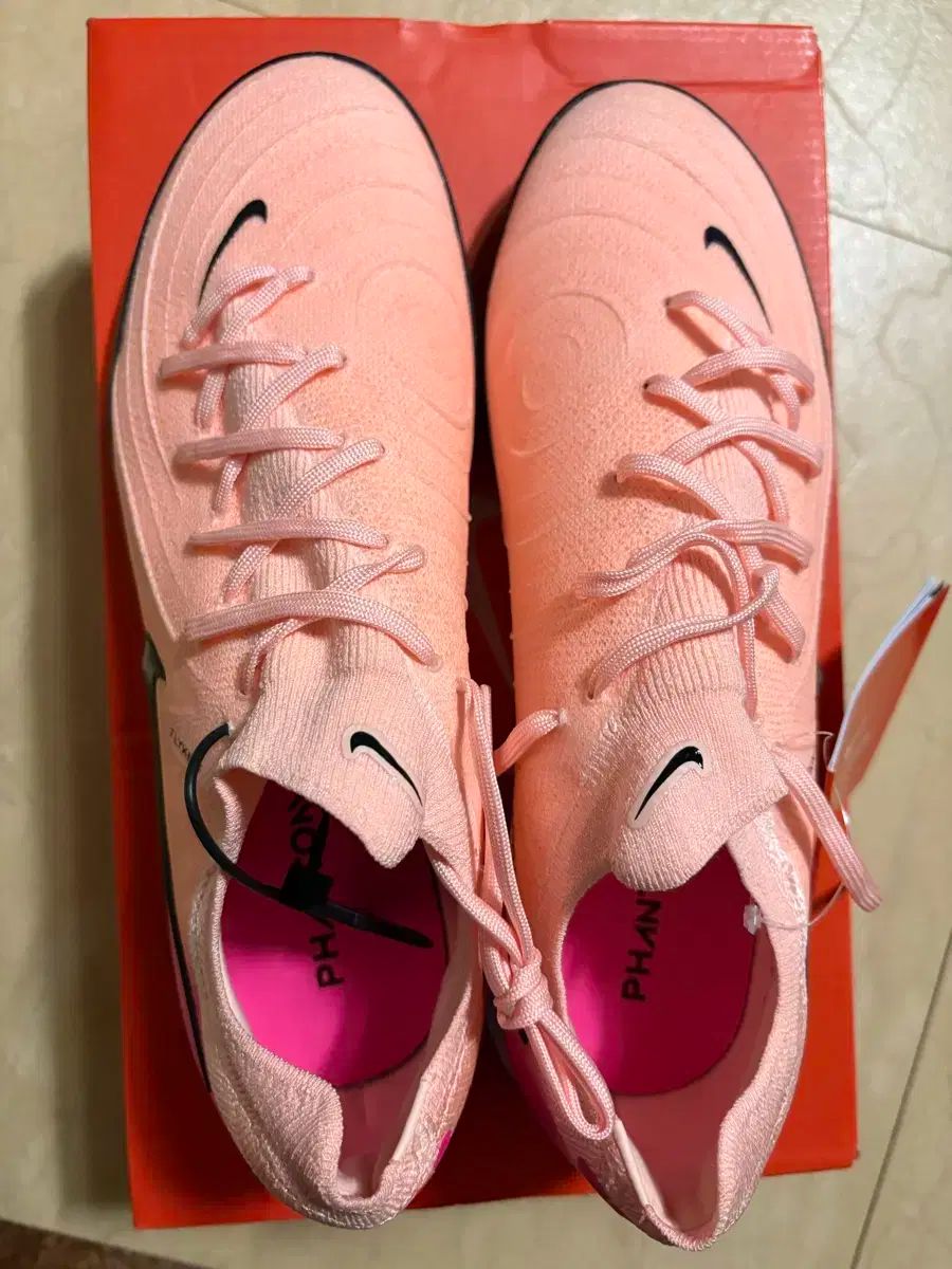 ナイキ FANTOM GX 2 プロ TF 260