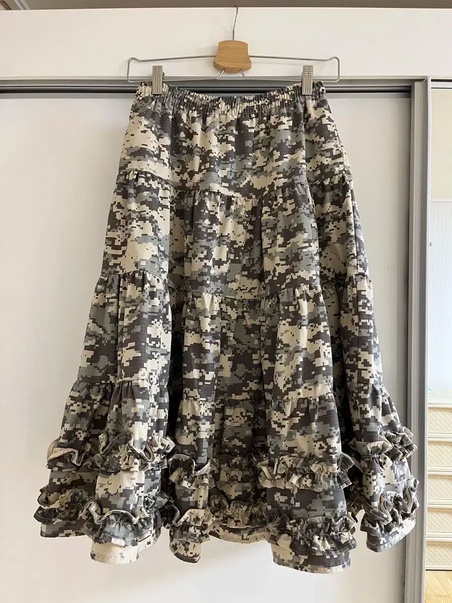 プリーズプロジェクト デジタル ピクセル カモフラージュ フリル スカート