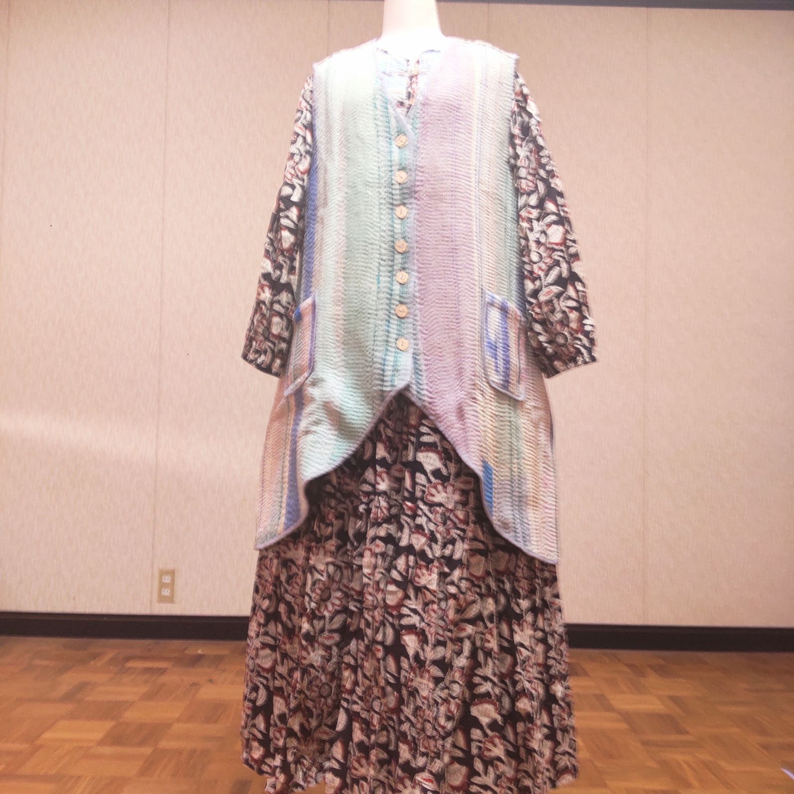 3 グドゥリー ロングベスト ジャケット ヴィンテージ パッチワーク カンタ刺繍 ボロ インド ビンテージ BORO アンティーク シャビーシック ラリーキルト 手縫い 刺し子 ハンドメイド 刺子 ジレ