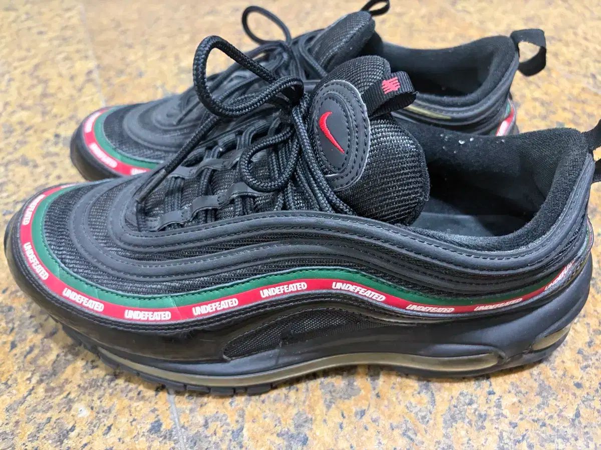 アンディフィーテッド エアマックス97