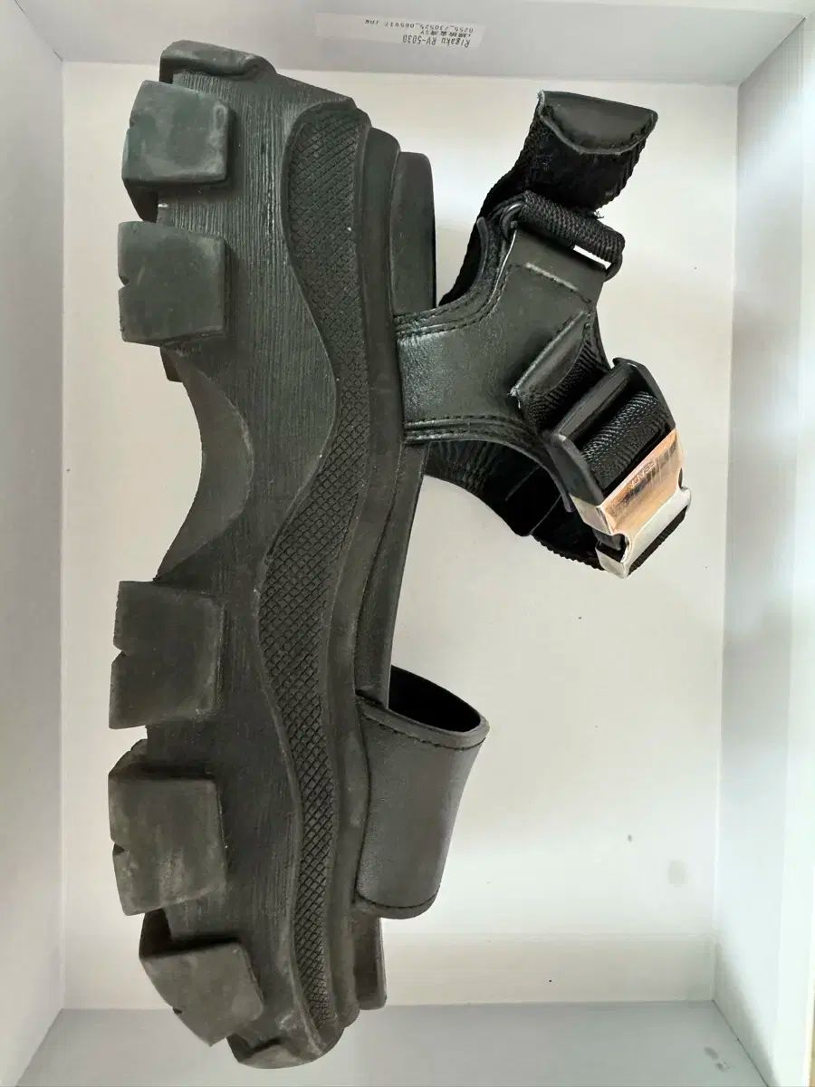 プラダ ブラック フラットフォーム サンダル