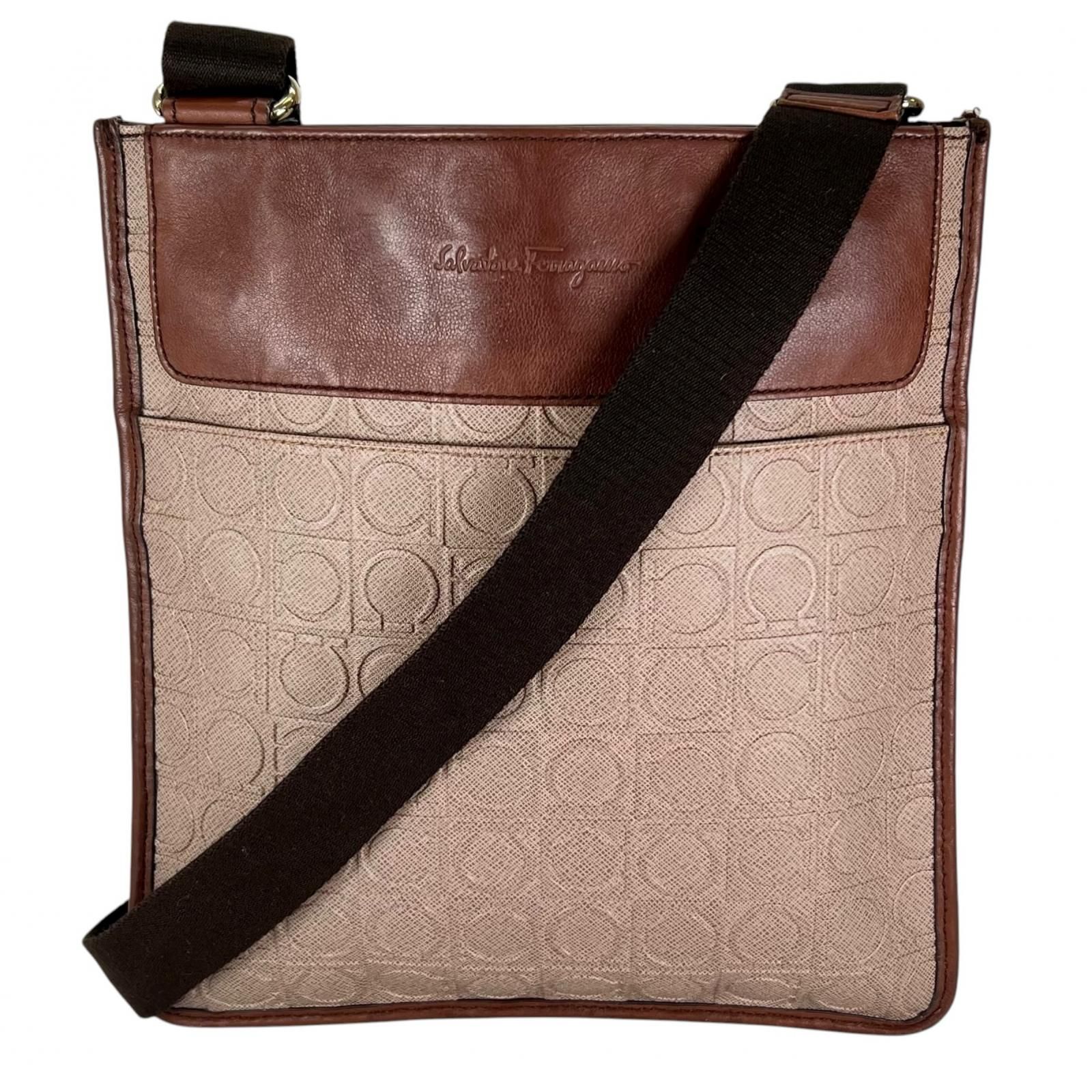 Salvatore Ferragamo サルヴァトーレフェラガモ AU-21 4933 メッセンジャーバッグ レザー ブラウン レディース ガンチーニ柄
