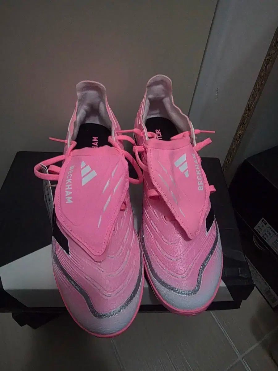 アディダス プレデター リーグ tf ベコン