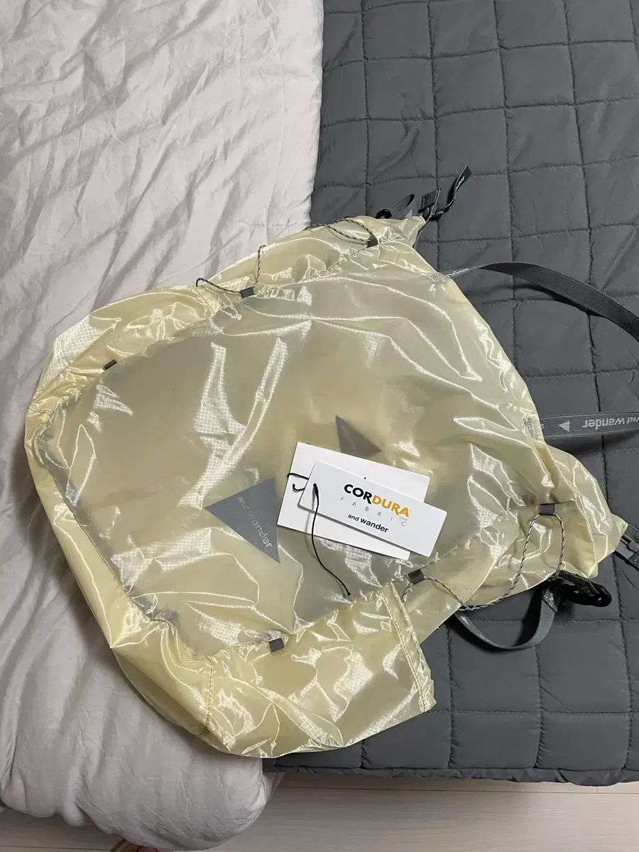 アンドワンダー シール トートバッグ アイボリー