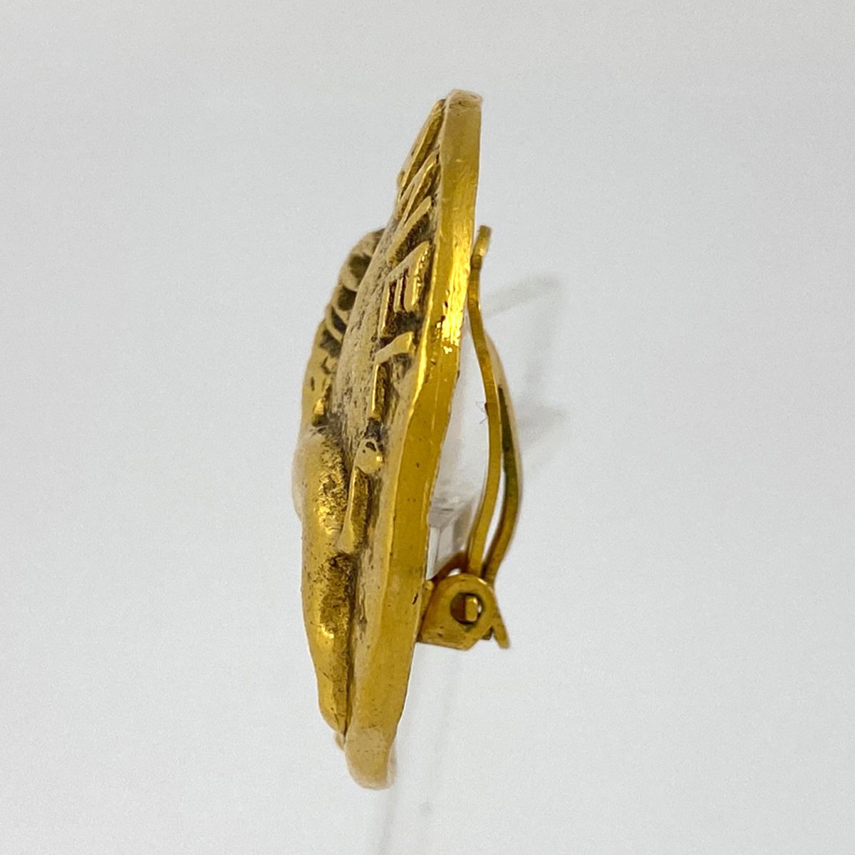 シャネル CHANEL ロゴ ラウンド イヤリング CCマーク ライオンモチーフ GP ゴールド レディース