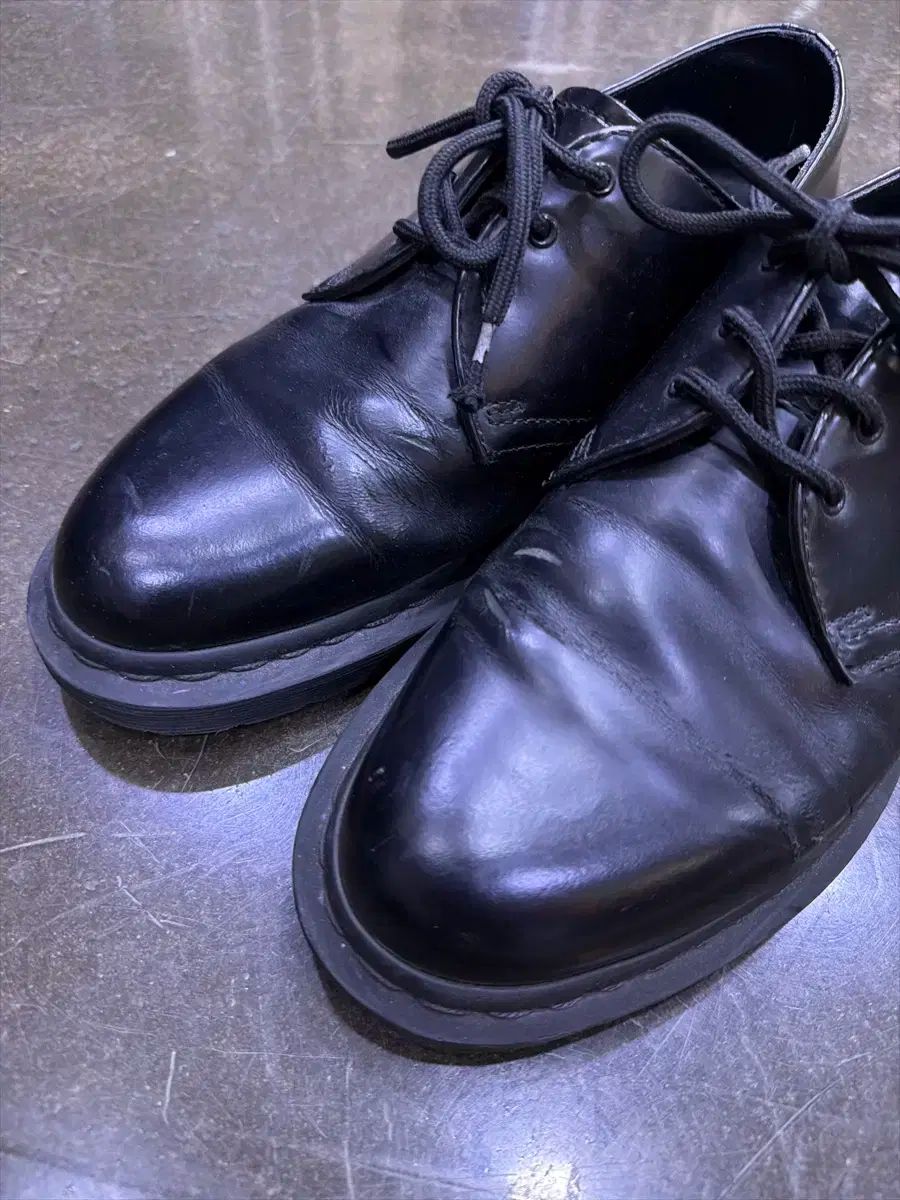 DR. MARTENS