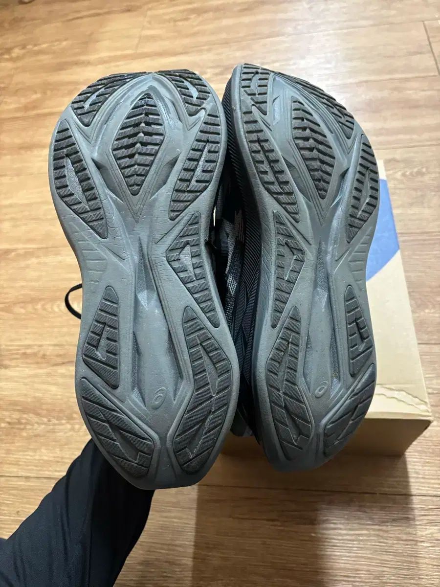 アシックス SUPERBLAST 275