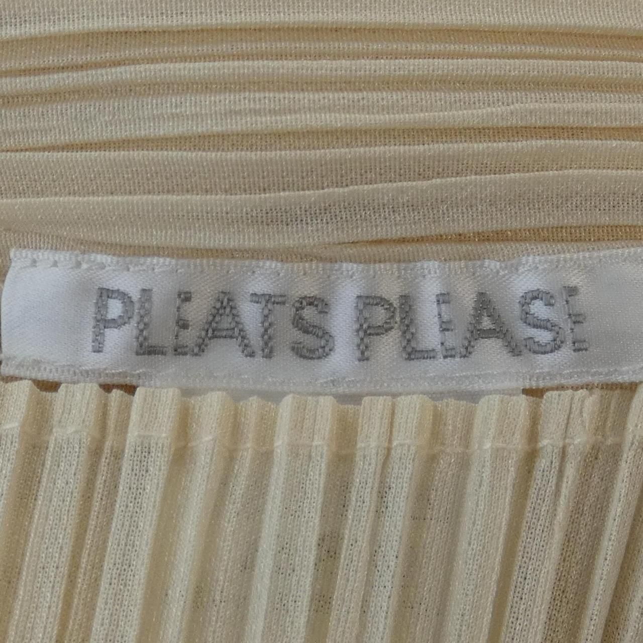 PLEATS PLEASE