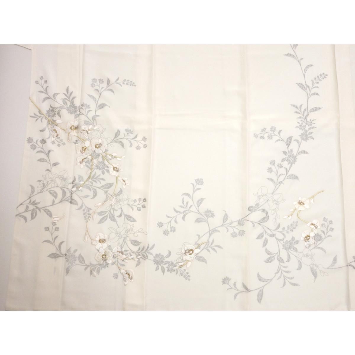 訪問着 銀彩加工刺繍入り