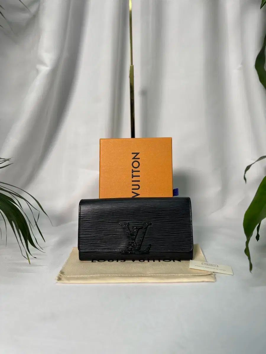 Louis Vuitton エピ ブラック ロゴ 長財布
