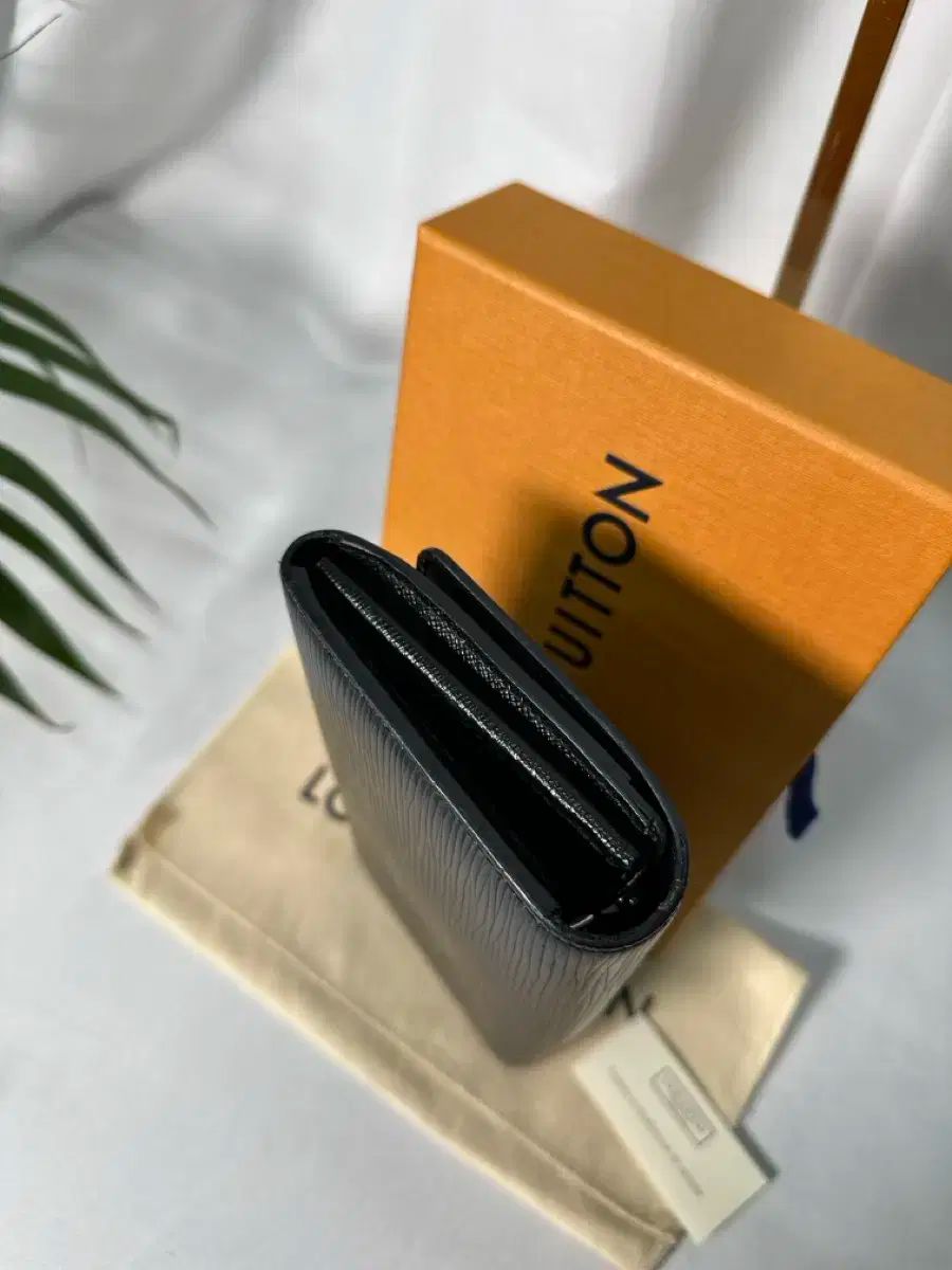  Louis Vuitton エピ ブラック ロゴ 長財布 長財布 小物