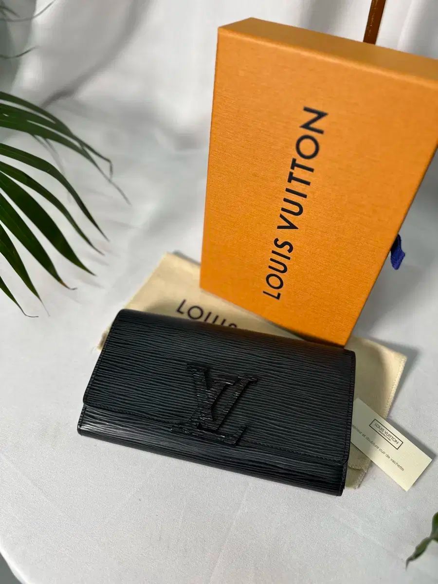 Louis Vuitton エピ ブラック ロゴ 長財布