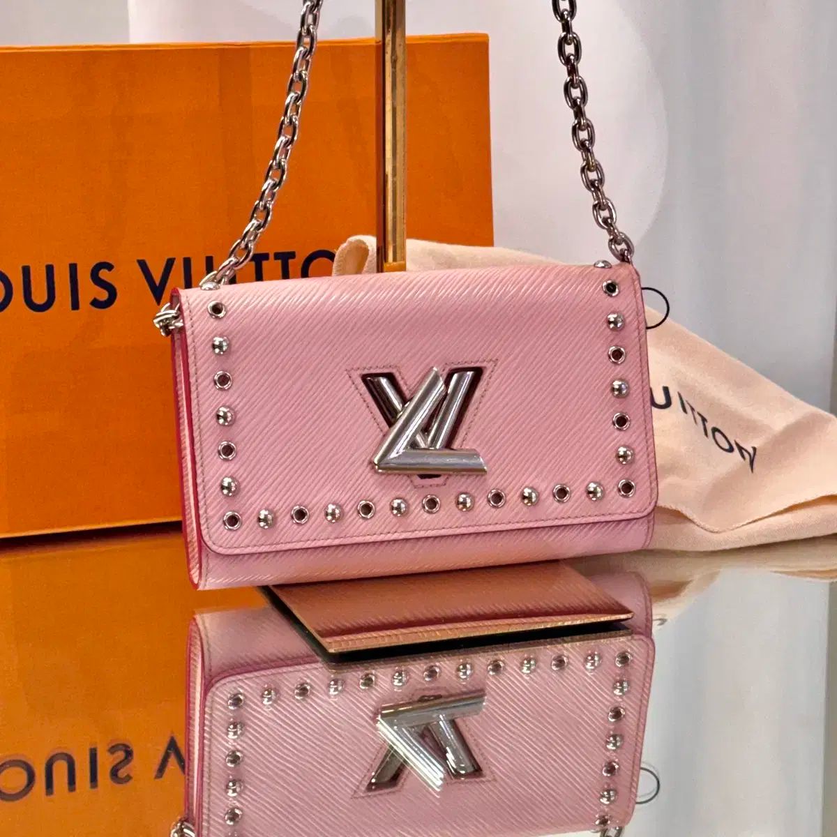 Louis Vuitton ツイスト チェーンバッグ woc