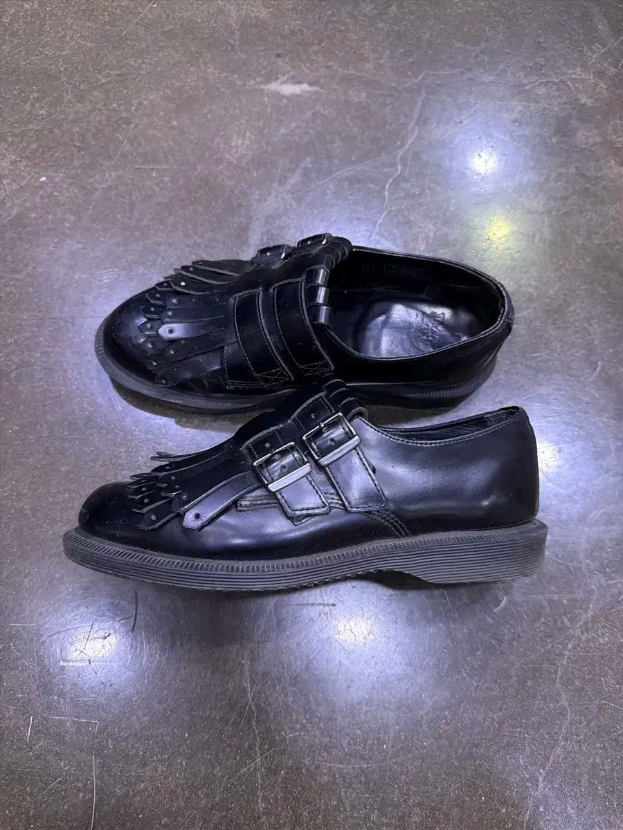 ベルト タッセルローファー