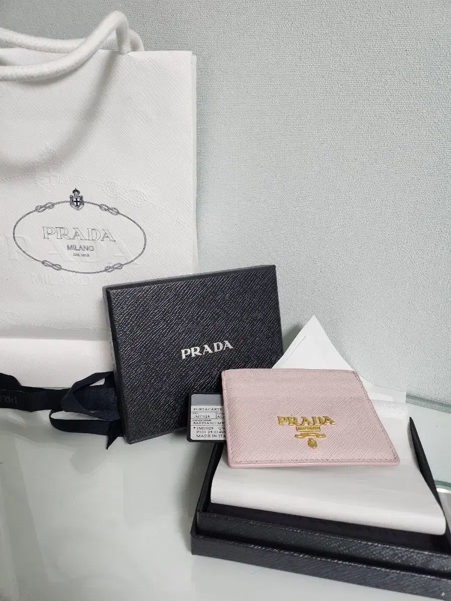 PRADA プラダ サフィアーノ メタルロゴ カードウォレット ピンク