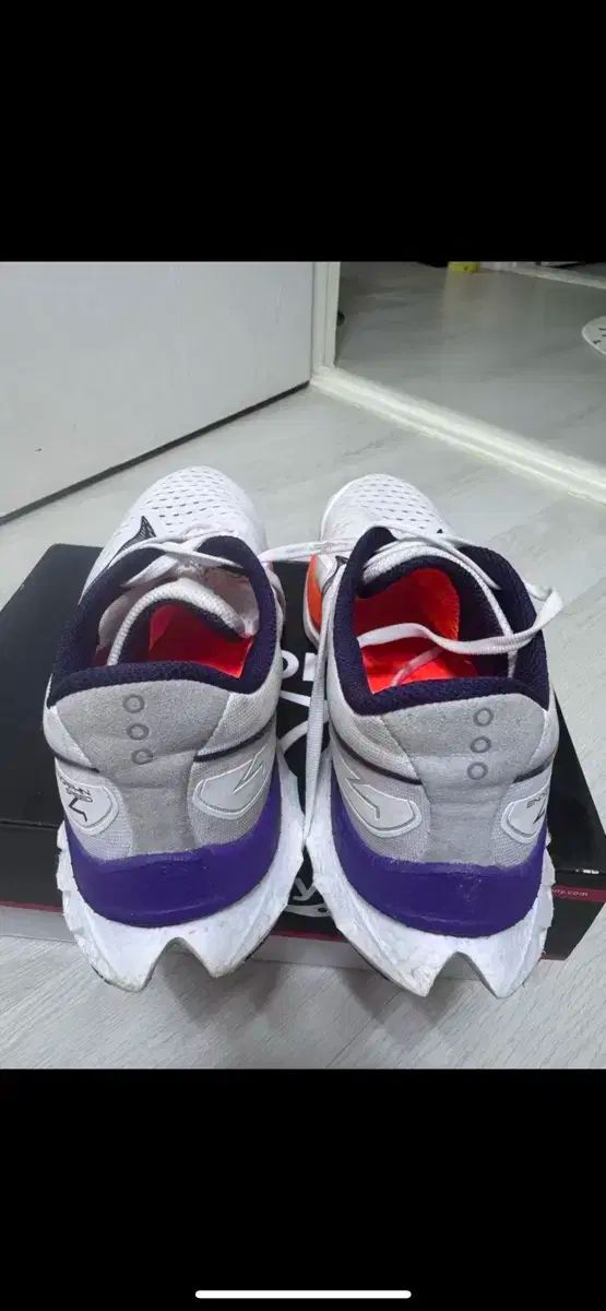 Sauconyサッカニー