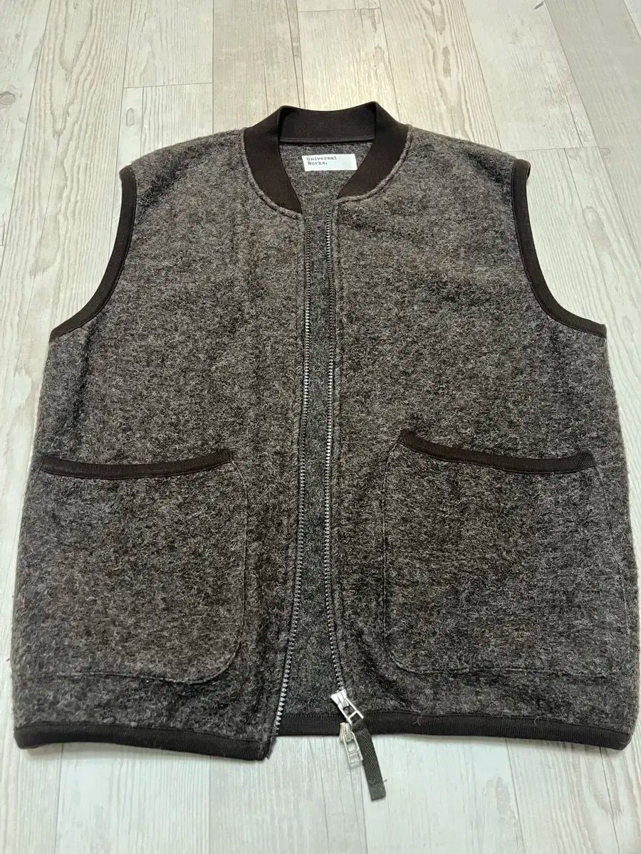 ユニバーサル ワークス ウール ジップアップベスト universal works