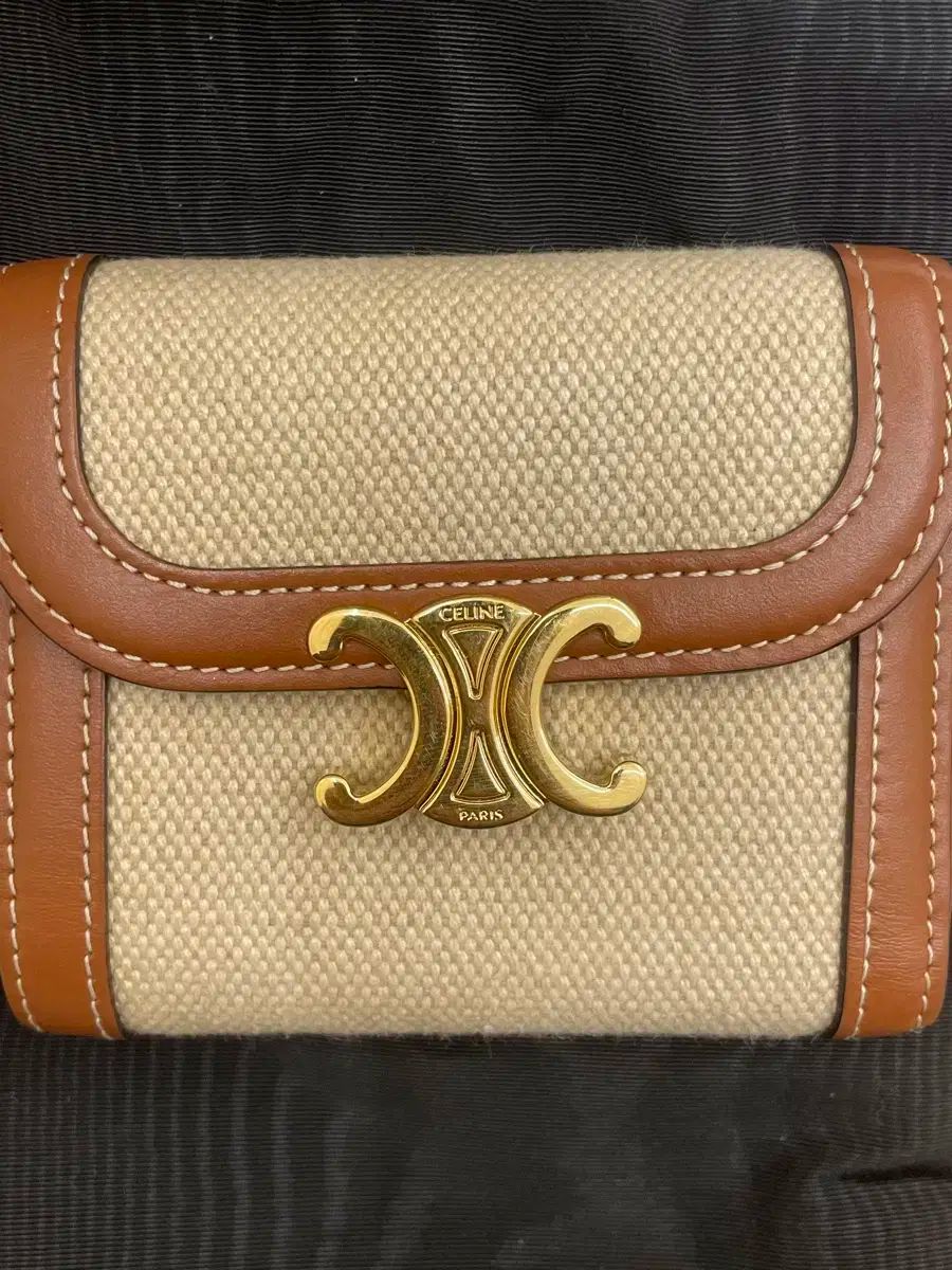 セリーヌ トリオンフ キャンバス 3段 二つ折り財布