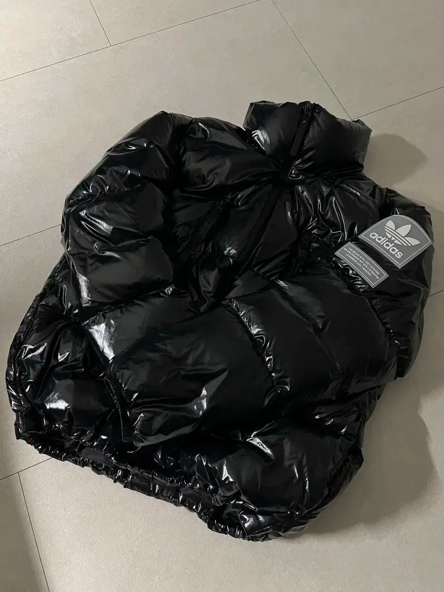 アディダス トレフォイル ダウン ジャケット