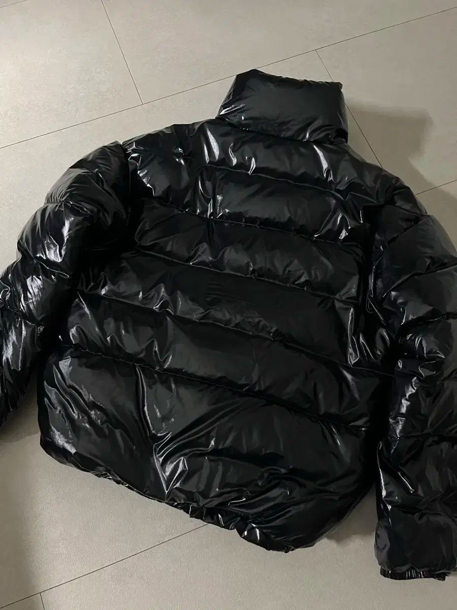 アディダス トレフォイル ダウン ジャケット