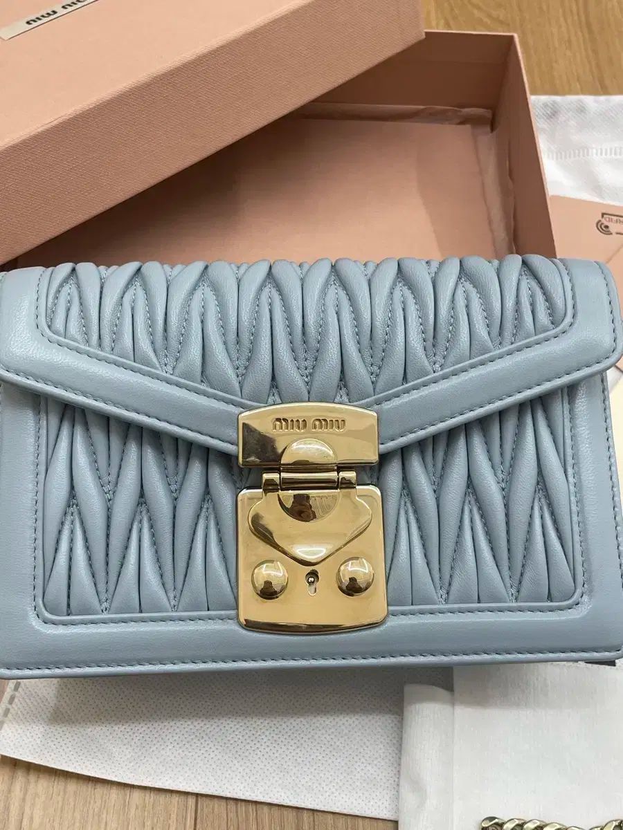 ミュウミュウ マテラッセ チェーン クロスバック