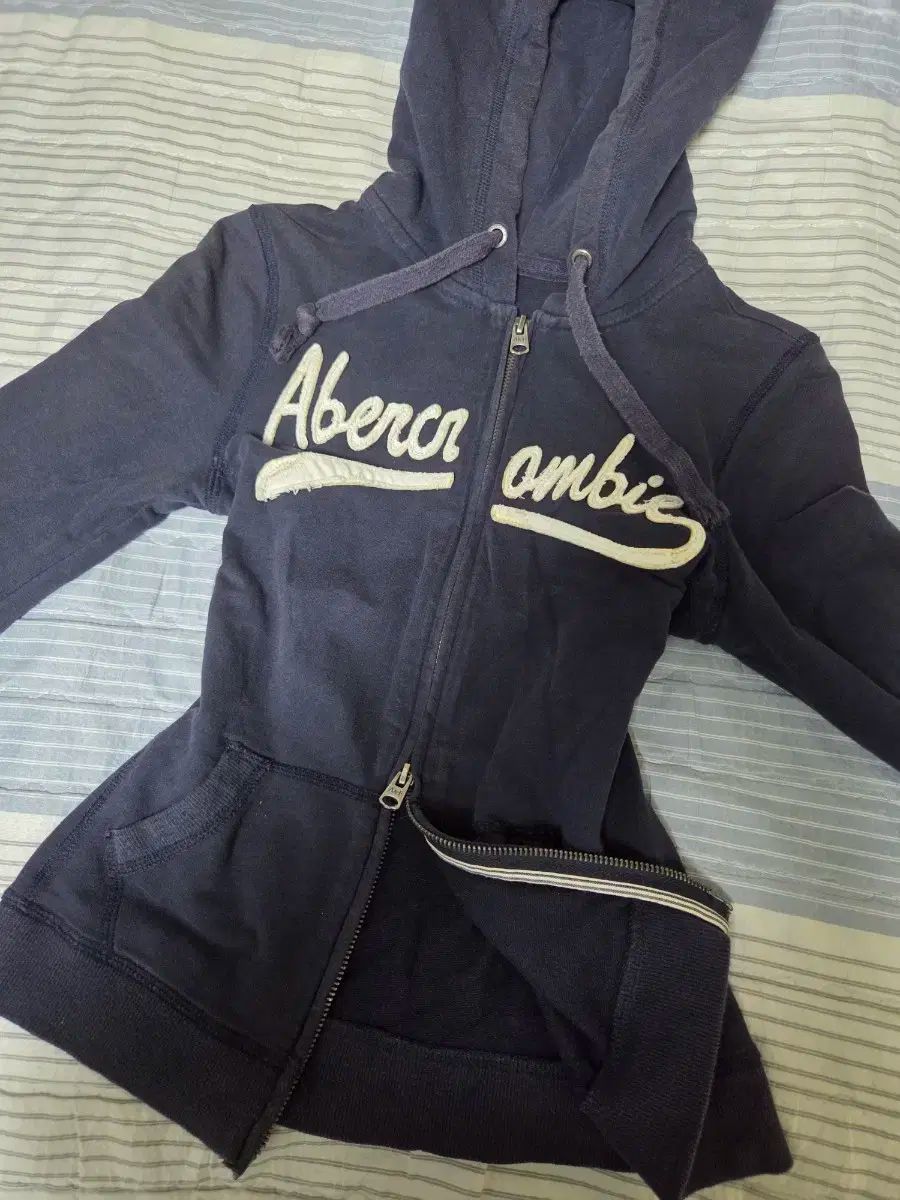 アバクロンビー 必須アイテム タイトフィット ネイビー ツーウェイ フードジップアップ S